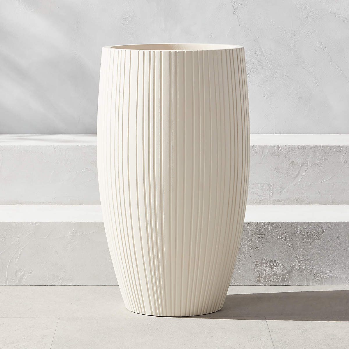 Zadie Resin Indoor/Outdoor Planters