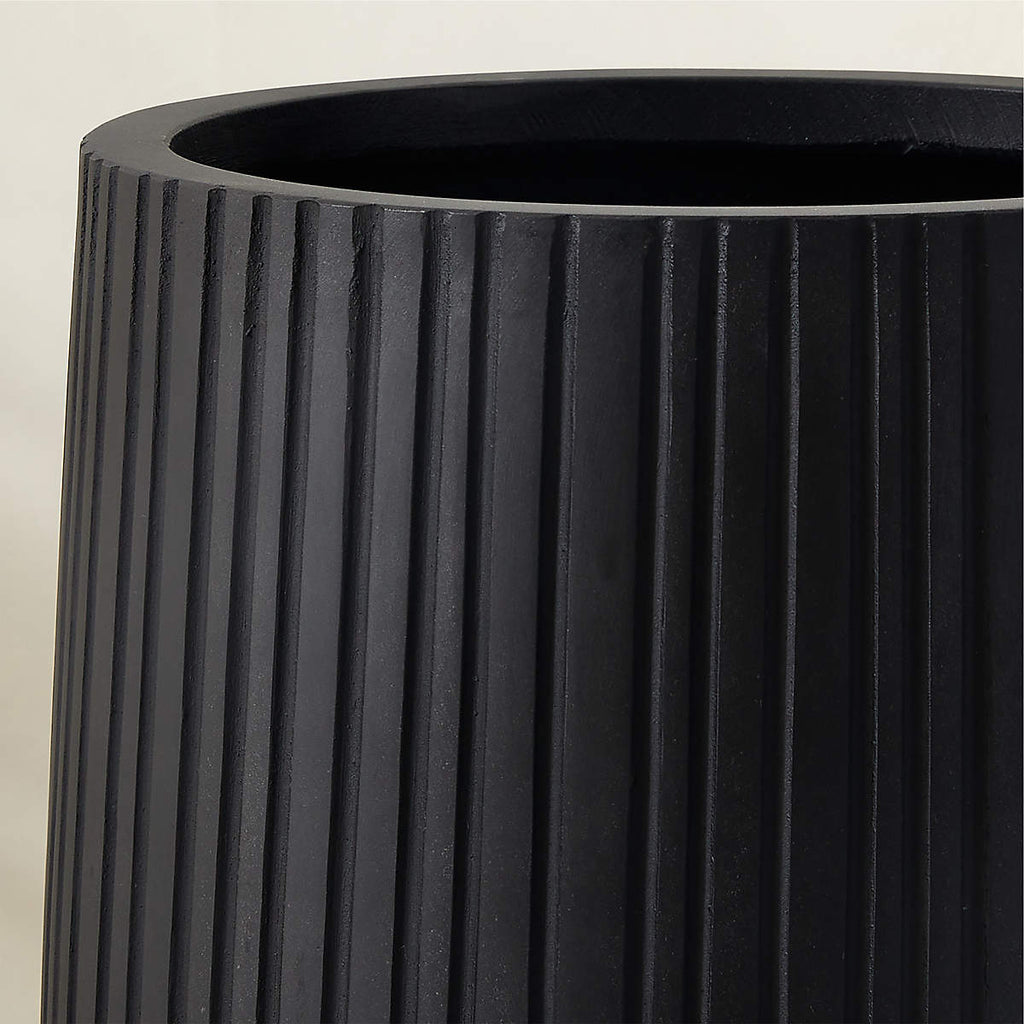 Zadie Resin Indoor/Outdoor Planters