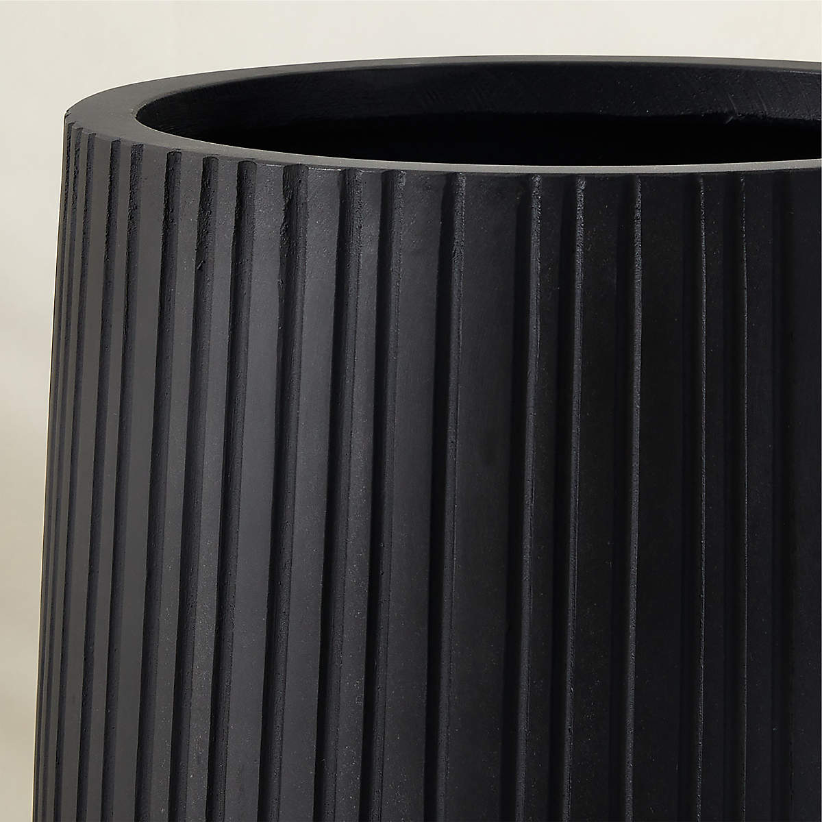 Zadie Resin Indoor/Outdoor Planters