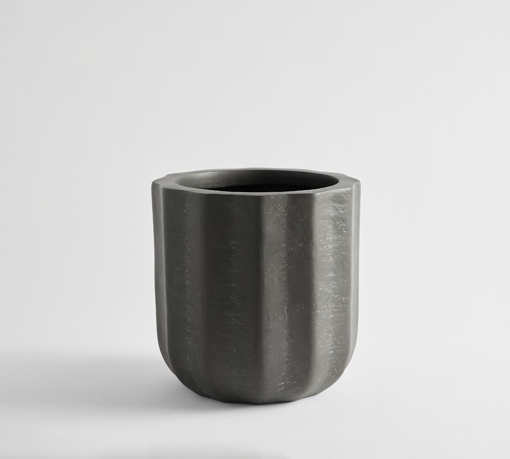Modern Fluted Rustic, Medium - Black